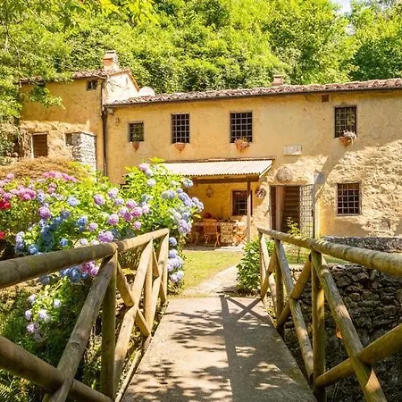 Molin Barletta - House With Private Pool Marliana, Toscana Villa *